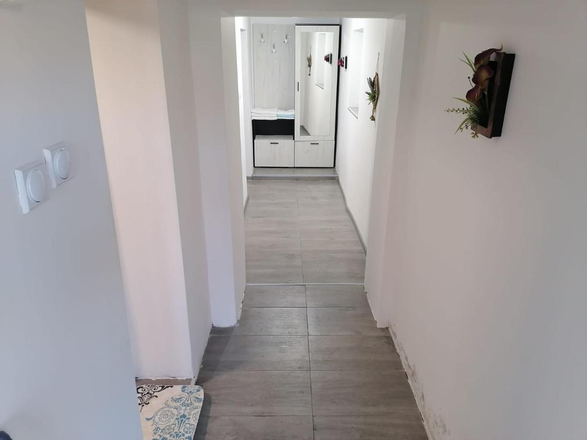Апартамемт 3 Места С Кухня С Дворче Apartment Vratsa ภายนอก รูปภาพ
